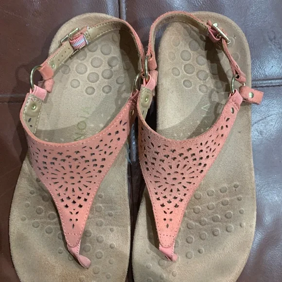 Vionic Tropez Women's Pink/Coral Patent Leather Toe Post Orthotic Sandals - Picture 4 of 9